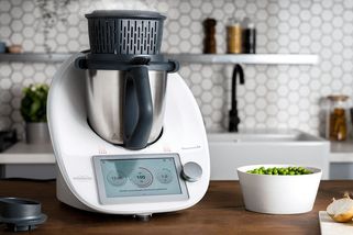 Příslušenství k Thermomixu zaplatil, ale nic nedostal. Podvedených je na Facebooku více