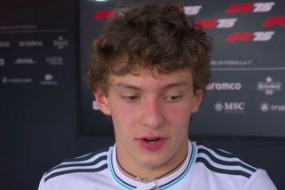 Mercedes má problém, který by chtěl každý. Russell a Antonelli jim začínají přetahovat volant - MotorSport