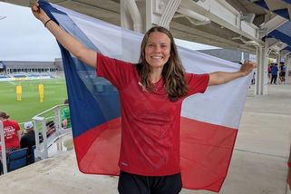 MS fotbal | Americký blázinec kolem fotbalistů. Fanoušci letěli tisíce kilometrů, vytáhli dres Červenky a chlubili se češtinou - Sport.cz