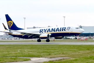 Detailní slow motion přistání Boeingu 737 | Runway
