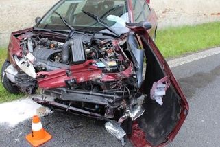 Řidička na Přerovsku dostala smyk a nabourala do zdi - Novinky