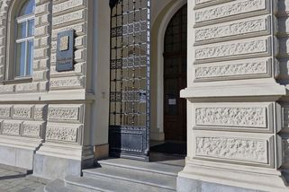 Byl vězněm ve vlastní rezidenci. Bývalý olomoucký arcibiskup Matocha se dočkal soudní rehabilitace - Novinky