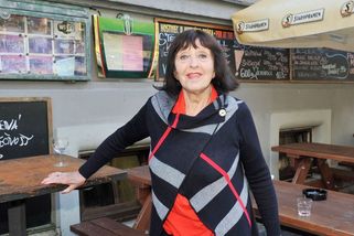 Zemřela zpěvačka Věra Nerušilová, interpretka Kočky ze Záběhlic - Seznam Zprávy