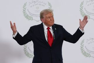 Ať si to vyřeší sami. Trump dává ruce pryč od války, kterou sliboval ukončit