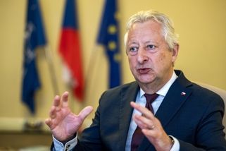 Zůna: S Pavlem se nyní na summit NATO nepočítá, rozhodne vláda | ČeskéNoviny.cz