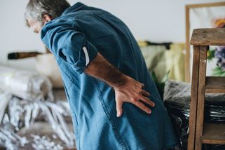 Nebojte se požádat o invalidní důchod: Není to složité a starobní se nesníží