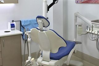 U zubaře mi sestra pošeptala: „Nechoďte sem sama.“ Když jsem viděla jeho přístup, pochopila jsem - Médium.cz