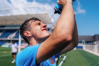 MS fotbal | Testy moči, hrozba ponorky a přehřátí. Češi se chystají do nebes, lékař dává rady i fanouškům pivařům - Sport.cz