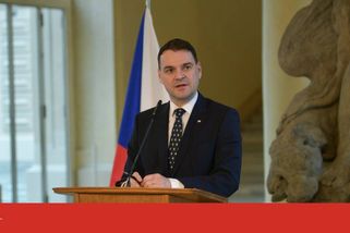 Summit NATO: Macinka navrhne odklad rozhodnutí o delegaci