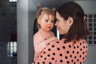 Narození syna ve mně něco zlomilo: K prvorozené dceři necítím lásku, její přítomnost mi jen vadí