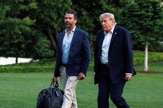 Trump uvedl, že na synovu svatbu asi dorazí, ale je podle něj špatně načasovaná - Novinky