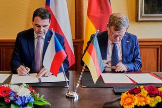 Macinka a Wadephul podepsali memorandum o pokračování fondu budoucnosti - Seznam Zprávy
