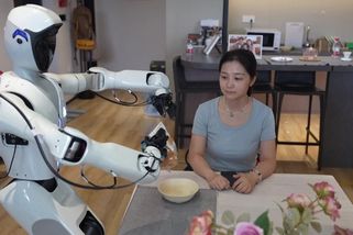 Čínský robot s inteligencí tříletého dítěte už pomáhá v domácnostech | Novinky.cz: Internet a PC