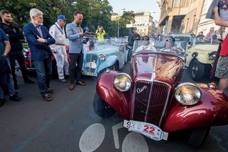 Automobilové skvosty znovu na českých silnicích: Na start 1000 mil československých se postaví 130 veteránů - Garáž.cz