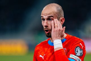 Degradovaný český fotbalista Černý. Jeho diva Denisa se pochlubila dokonalým tělem na lodi