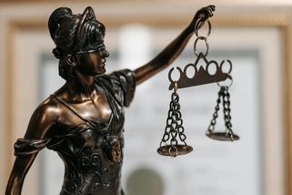 Vláda chce zakázat odvolacím soudům zavázat nižší soud k rozsudku