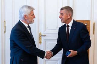 Babiš dorazil na schůzku s Pavlem pozdě. Prezident na summit NATO pojede v každém případě