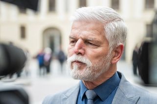 Pojedu v čele české delegace na summit NATO, oznámil Pavel