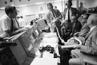 „Houstone, máme problém.“ Apollo 13 zachránili pomocí lepicí pásky, igelitových sáčků a ponožek - Médium.cz