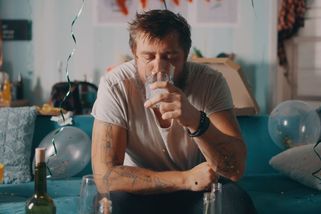 Jak alkohol působí na mozek a po kterých nápojích hrozí větší kocovina - Novinky