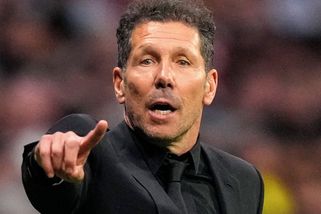 Hádka v tunelu. Simeone se pustil do obránce Arsenalu kvůli neuctivému gestu - Sport.cz