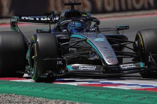 V prvním tréninku F1 v Barceloně byl nejrychlejší Russell před Piastrim - Sport.cz