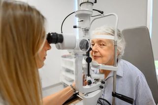 Šedý zákal není konec světa: Zbavit se ho dá rychle, bezbolestně a zadarmo