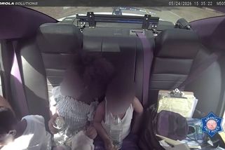 Při honičce v Arkansasu vypadl z vozidla kojenec, přežil jen zázrakem. Policie natočila video - Novinky