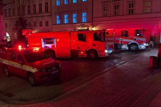 Muž spadl z Karlova mostu - Novinky