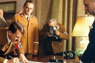 Dny zrady: Velkofilm, který chtěl zachytit historii. A nakonec se sám stal její součástí