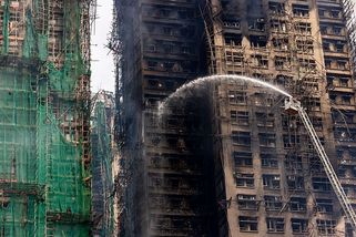 Jako dálnice pro oheň. Hongkong po požáru řeší rizika bambusového lešení - Seznam Zprávy
