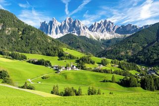 Italská vesnice s nádhernými výhledy instaluje bariéry proti vjezdu turistů - Novinky