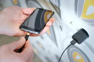 Chytrý telefon vydrží na baterii o 40 % déle. Tuhle funkci stačí jednou vypnout - EnergoZrouti.cz