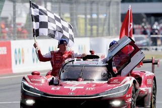 Toyota vyhrála vytrvalostní závod v Le Mans a ukončila vítěznou sérii Ferrari - Sport.cz