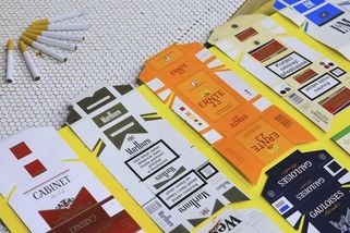 Vysoká daň nutí kuřáky kupovat cigarety v cizině. Stát přichází o miliardy - Novinky