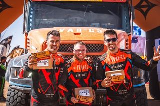 Je to tam! Macík vyhrál Rallye Dakar, Češi si připisují historické úspěchy - Garáž.cz