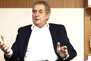 To je strašný, ozvalo se během Zemanova projevu pro Bohdalovou. Exprezident okamžitě bodal pohledem