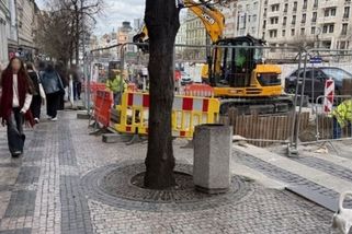 prahain.cz/zivot-ve-meste/utrpeni-obchodniku-z-vaclavaku-se-tezko-popisuje-26882.html