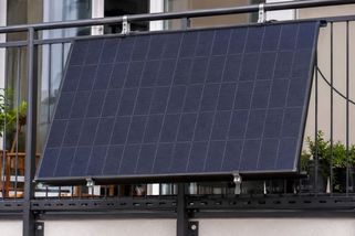 Nová pravidla pro balkonovou fotovoltaiku. Povinnost zpětně hlásit i zavedení pokut
