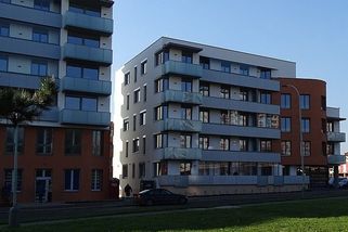 Koupili jsme byt v novostavbě za miliony. Po měsíci nám soused oznámil věc, která srazila cenu o 1/2 - Médium.cz