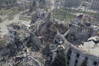 Už dva týdny se s námi nikdo nespojil, stěžuje si pluk Azov v Mariupolu - Novinky