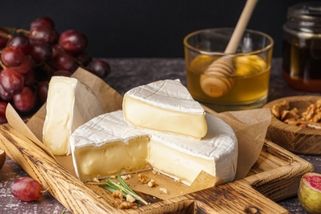 Hermelín vs. camembert: Nechutnají stejně a na smažení a opékání je jeden z nich mnohem lepší
