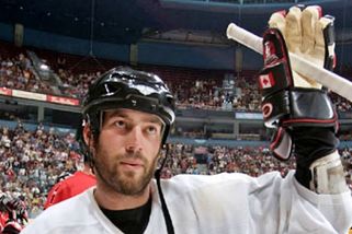Když pod tíhou viny praská led. Nejtemnější noc NHL Todda Bertuzziho a jeho oběti - Médium.cz