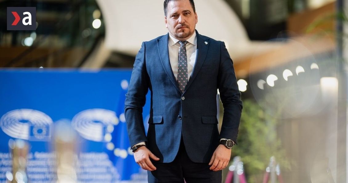 Podľa českého europoslanca nám už na jeseň môžu zastaviť eurofondy. Kvôli Ficovi