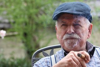 Dost peněz a pohoda. Kdo se má nejlíp? Důchodci, kteří bydlí v nájmu - Médium.cz