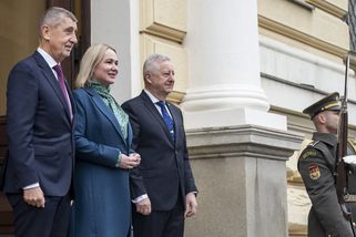Jaromíru Zůnovi chybí jedna věc, kterou ministr obrany potřebuje. Bez ohledu na to, o kolik jeho resort přijde peněz