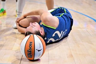Velká rána pro českou reprezentantku v zámoří. Přetrhla si vaz v koleni a sezona pro ni skončila - Sport.cz