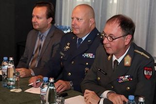 Cesta vzhůru. Plukovník se stane generálem a zamíří mezi hrstku Čechů sloužících na velitelstvích NATO