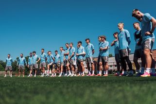 MS fotbal | Pozor, jede repre! Národní tým střeží jako Trumpa, na novináře povolali psy - Sport.cz