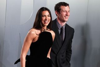 Dua Lipa se vdala za hollywoodského fešáka: Lidé by je na úřadě ani nepoznali. Teď se ale chystá něco velkého!